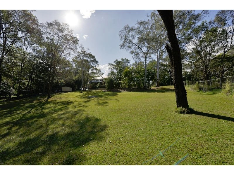 10 Hallett Avenue, Camira QLD 4300