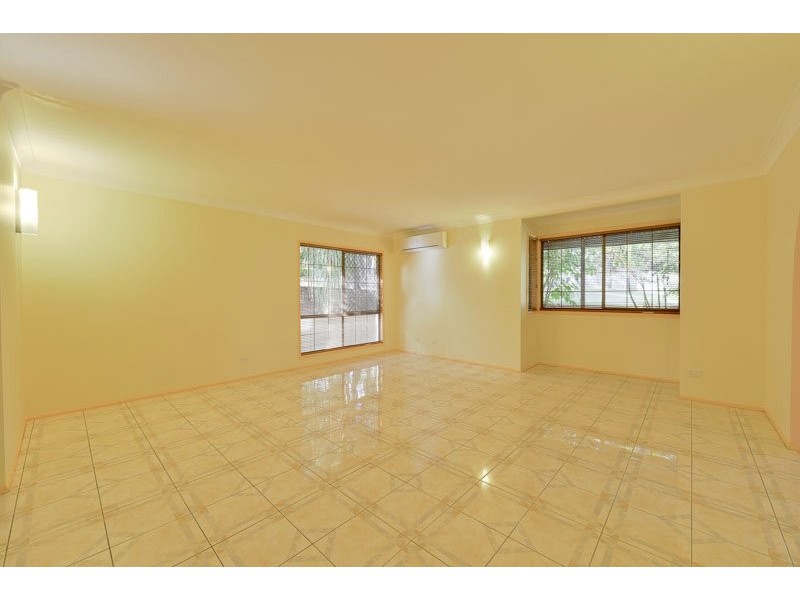 10 Hallett Avenue, Camira QLD 4300