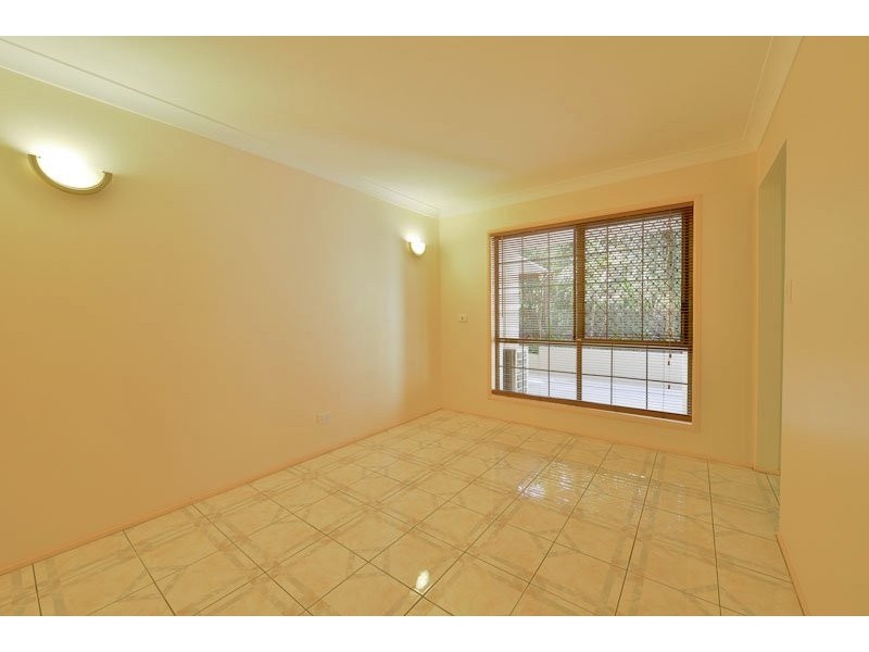 10 Hallett Avenue, Camira QLD 4300