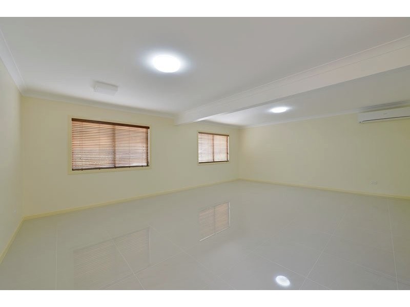 10 Hallett Avenue, Camira QLD 4300