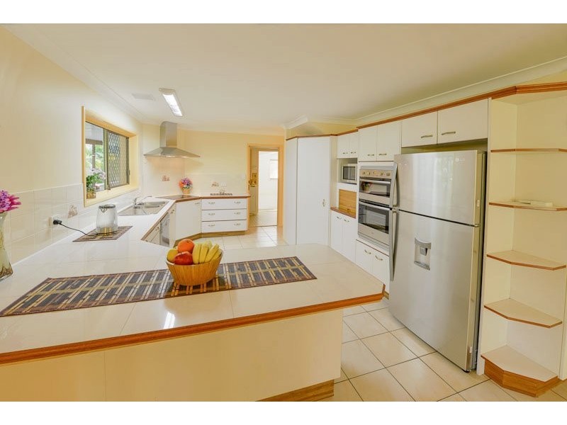 10 Hallett Avenue, Camira QLD 4300