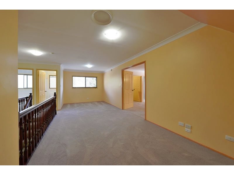 10 Hallett Avenue, Camira QLD 4300