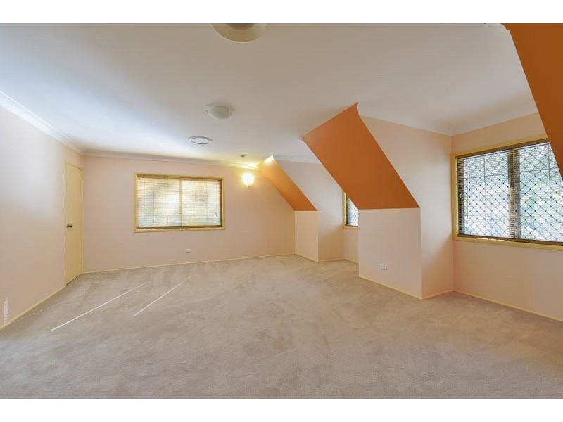 10 Hallett Avenue, Camira QLD 4300