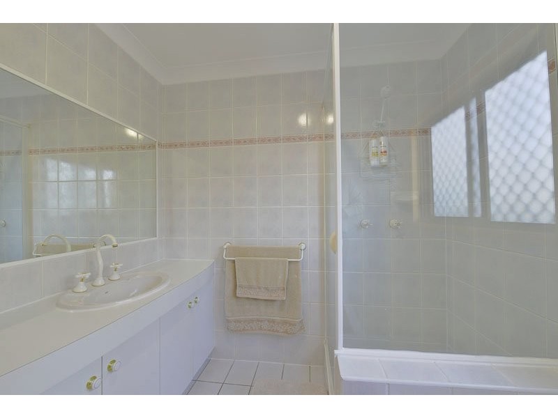 10 Hallett Avenue, Camira QLD 4300