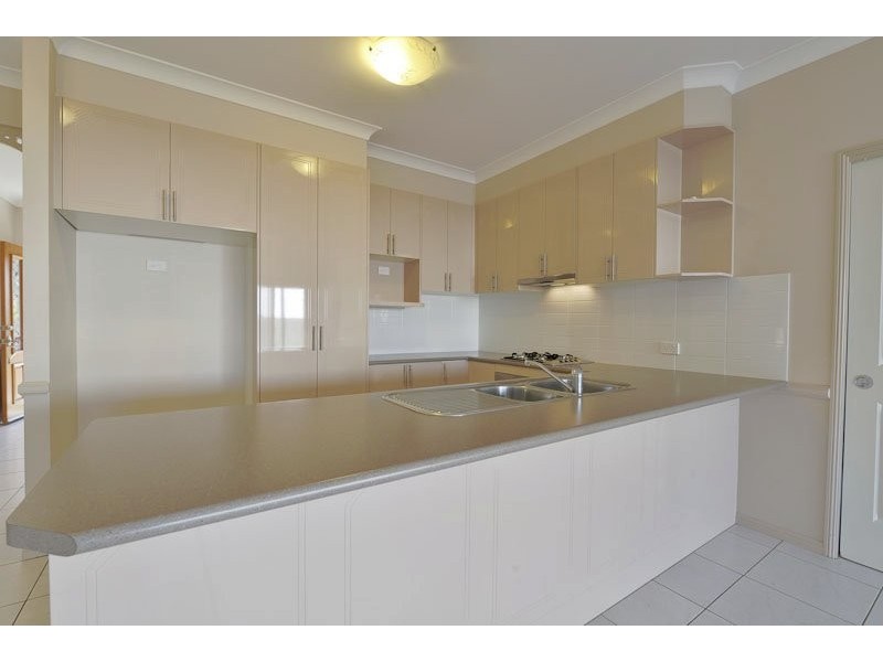 8 Sailboat Way, Springfield Lakes QLD 4300