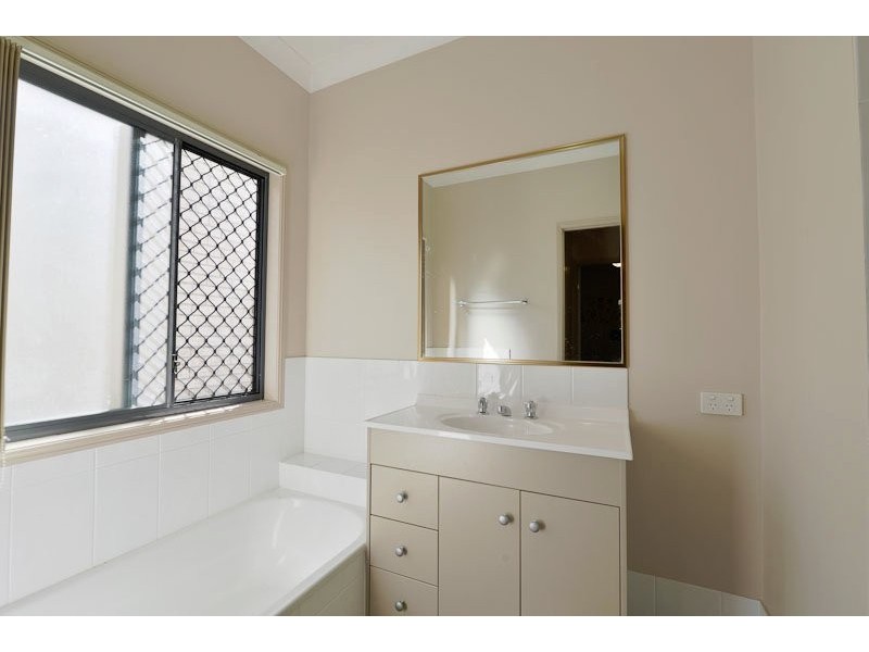 8 Sailboat Way, Springfield Lakes QLD 4300