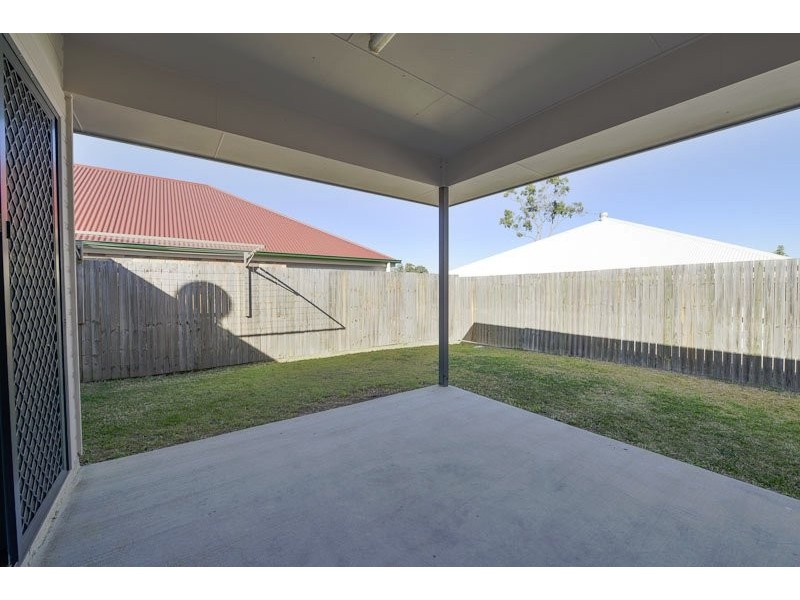 8 Sailboat Way, Springfield Lakes QLD 4300