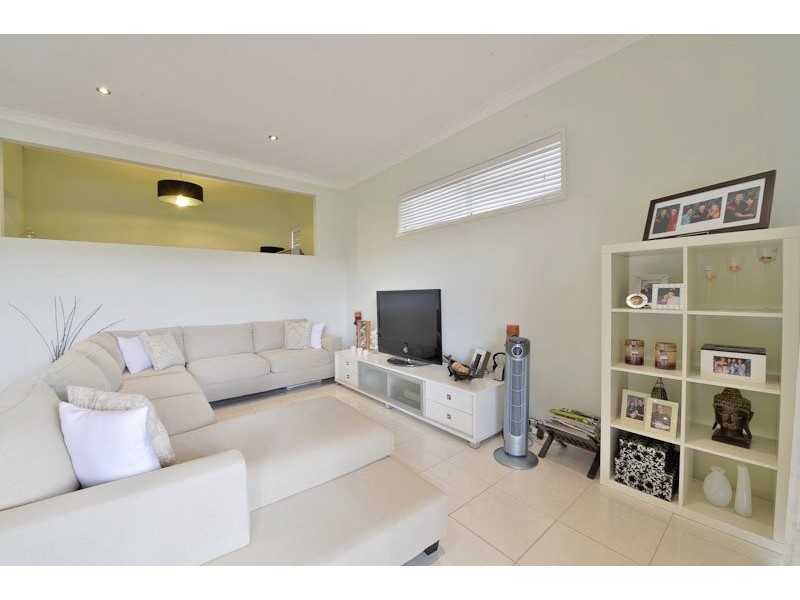 27 Kinglake Avenue, Springfield Lakes QLD 4300