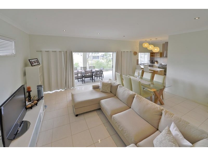 27 Kinglake Avenue, Springfield Lakes QLD 4300