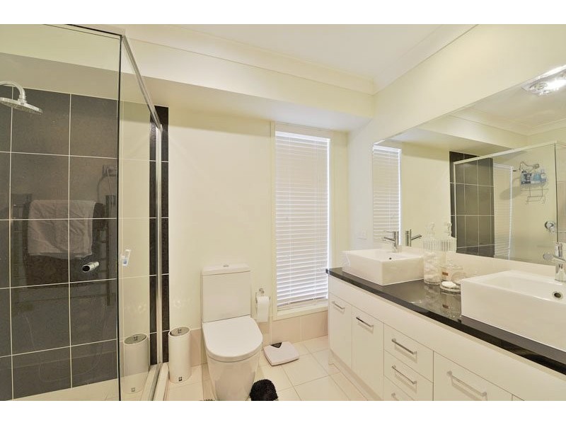 27 Kinglake Avenue, Springfield Lakes QLD 4300