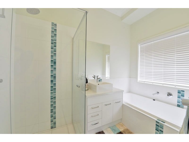27 Kinglake Avenue, Springfield Lakes QLD 4300