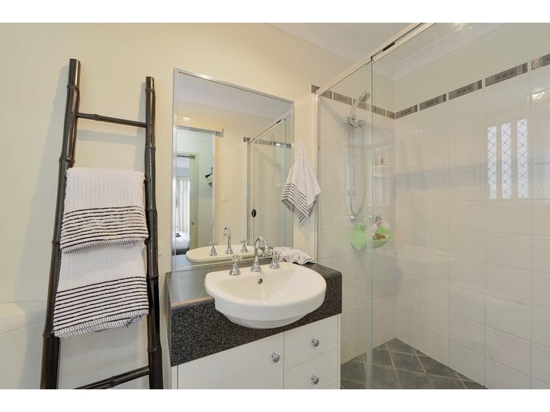 15 Cove Place, Springfield Lakes QLD 4300