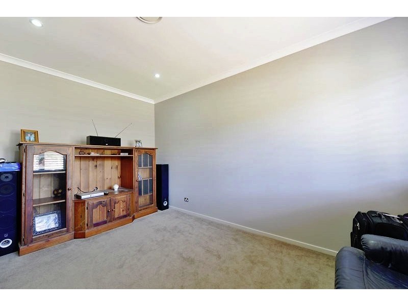64 Lakes Entrance Drive, Springfield Lakes QLD 4300