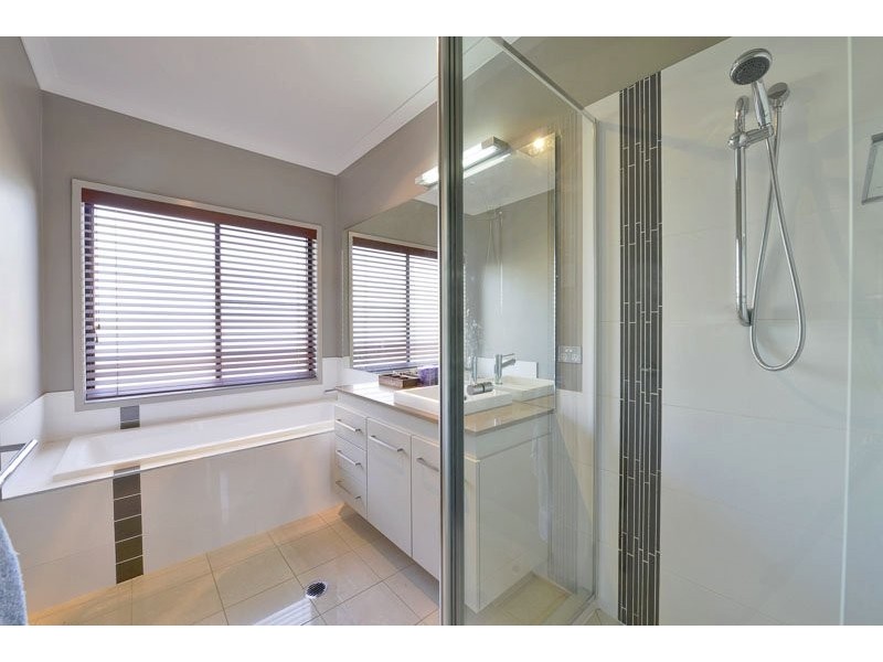 64 Lakes Entrance Drive, Springfield Lakes QLD 4300