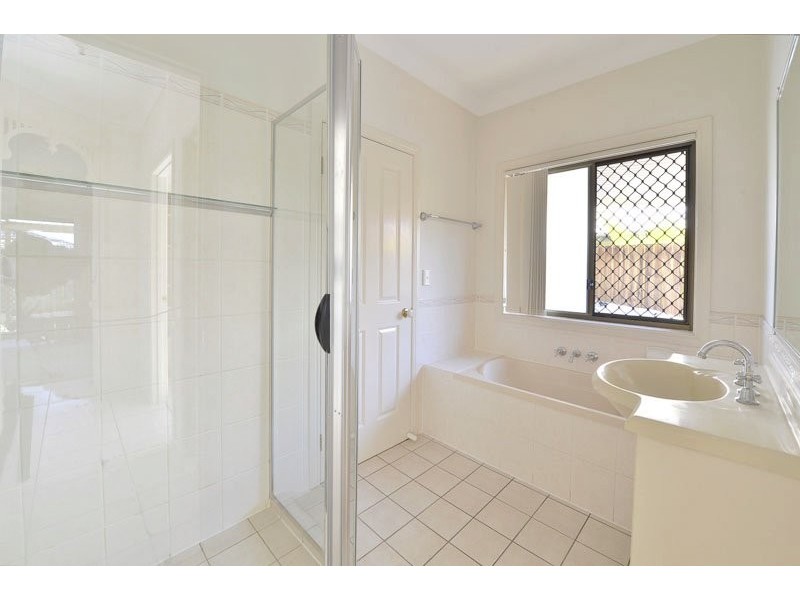 9 Flora Link, Springfield Lakes QLD 4300