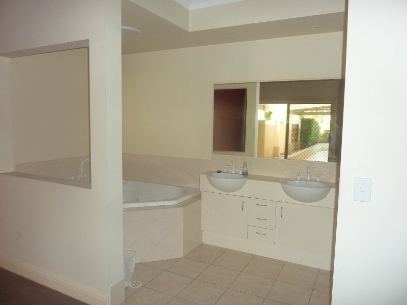 19 Montello Circuit, Springfield Lakes QLD 4300