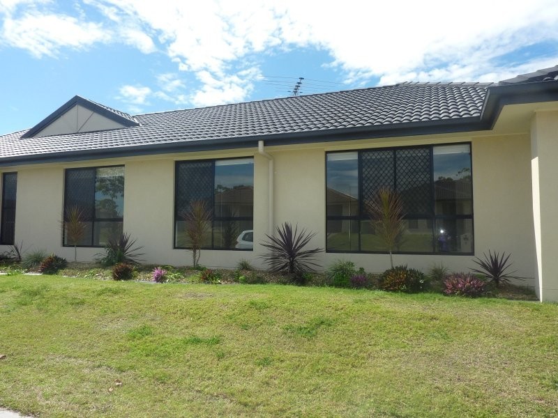 4 Hillsbourough Place, Springfield Lakes QLD 4300