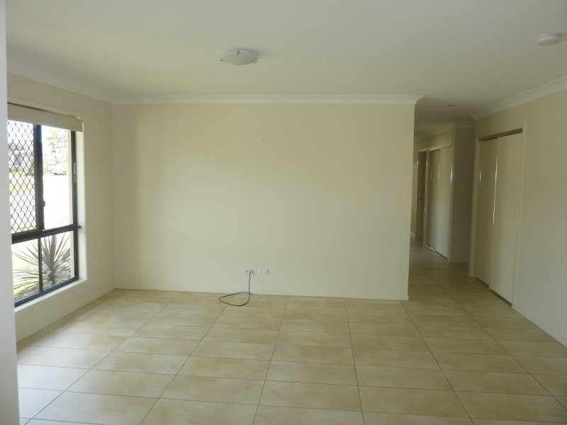4 Hillsbourough Place, Springfield Lakes QLD 4300