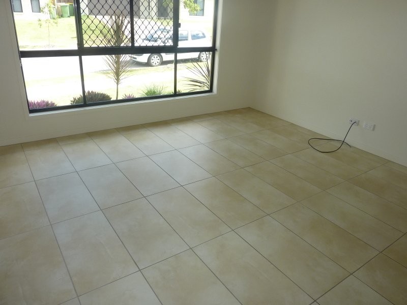 4 Hillsbourough Place, Springfield Lakes QLD 4300
