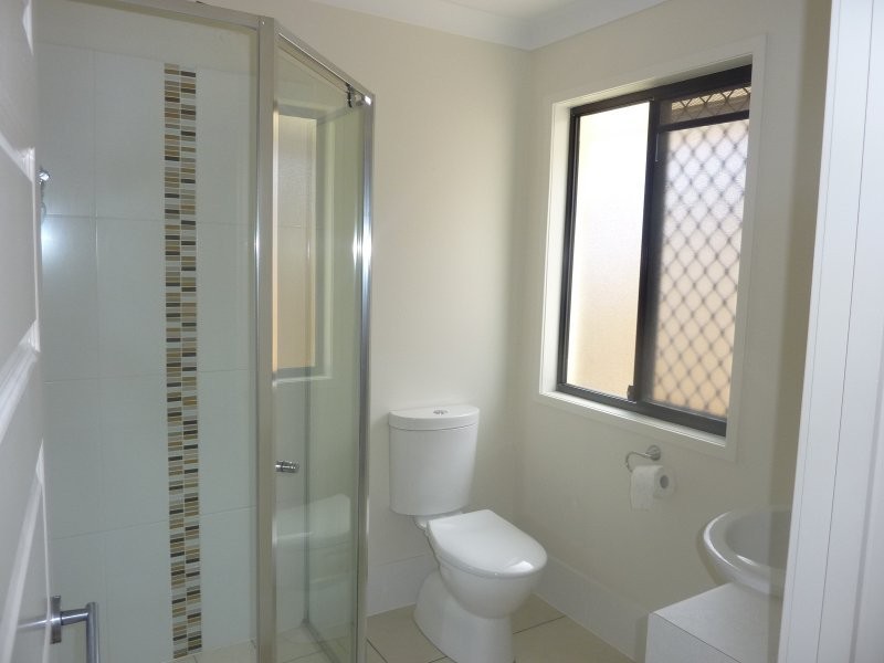 4 Hillsbourough Place, Springfield Lakes QLD 4300