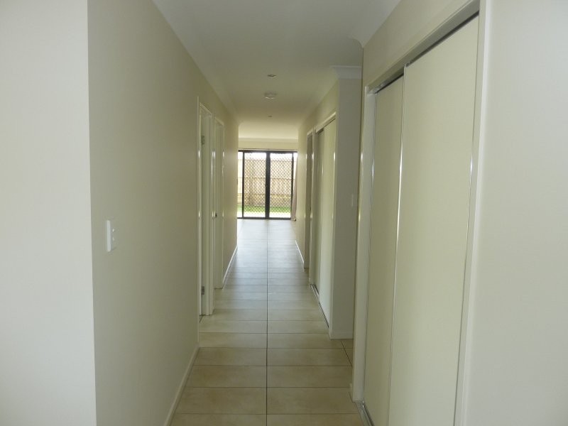 4 Hillsbourough Place, Springfield Lakes QLD 4300