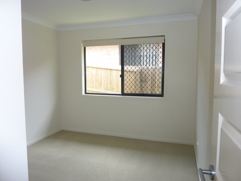 4 Hillsbourough Place, Springfield Lakes QLD 4300