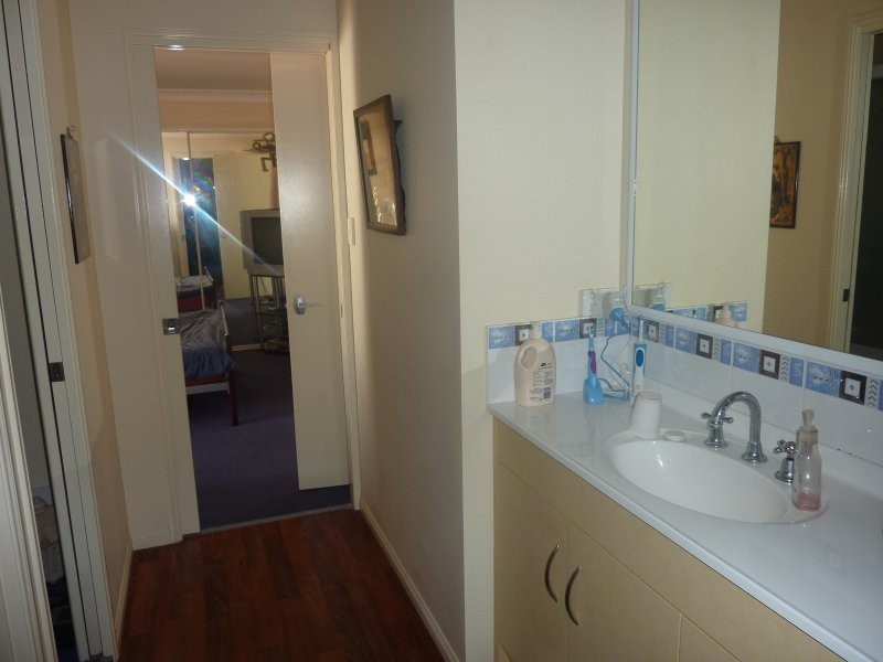 40 Creekside Drive, Springfield Lakes QLD 4300