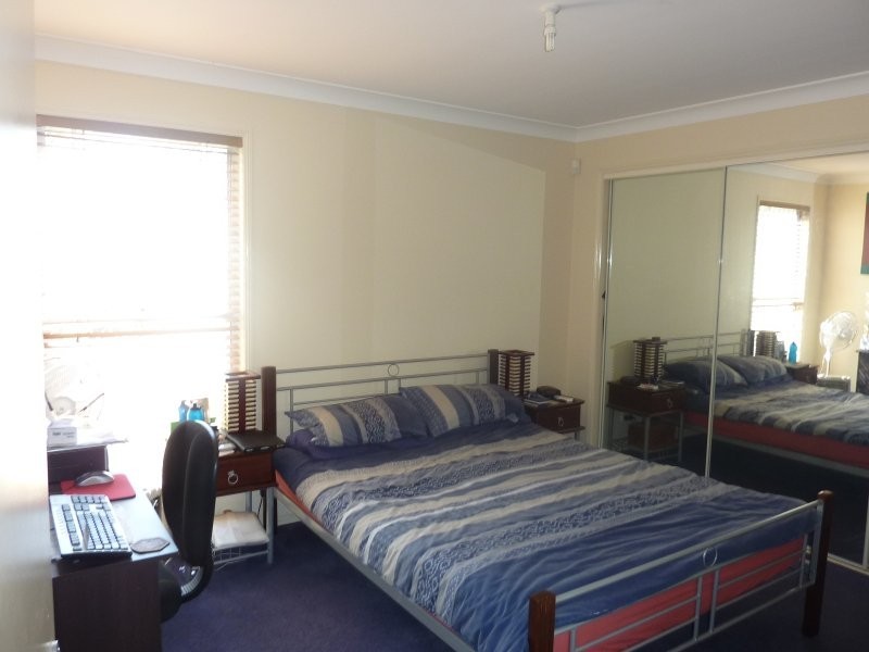 40 Creekside Drive, Springfield Lakes QLD 4300