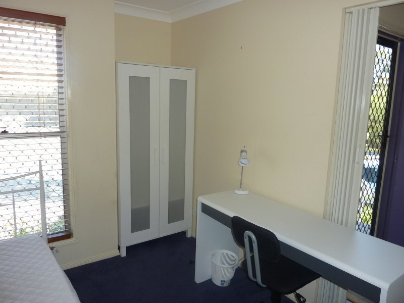 40 Creekside Drive, Springfield Lakes QLD 4300