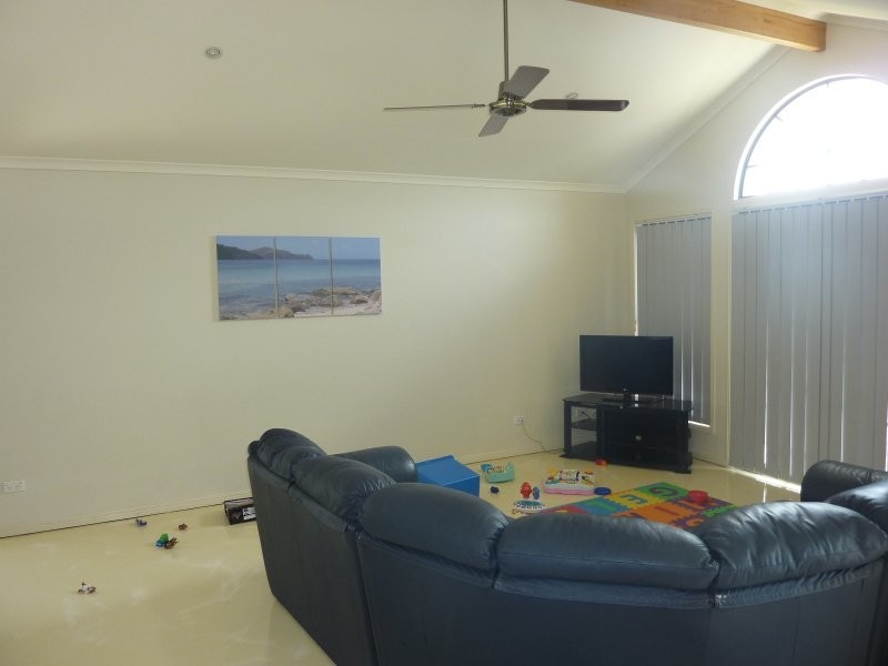 4 Dew Close, Springfield Lakes QLD 4300