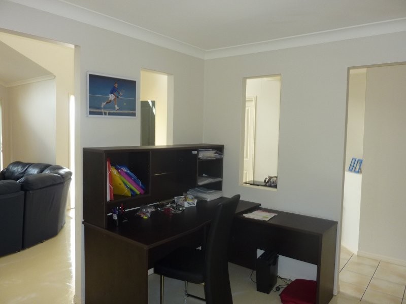 4 Dew Close, Springfield Lakes QLD 4300