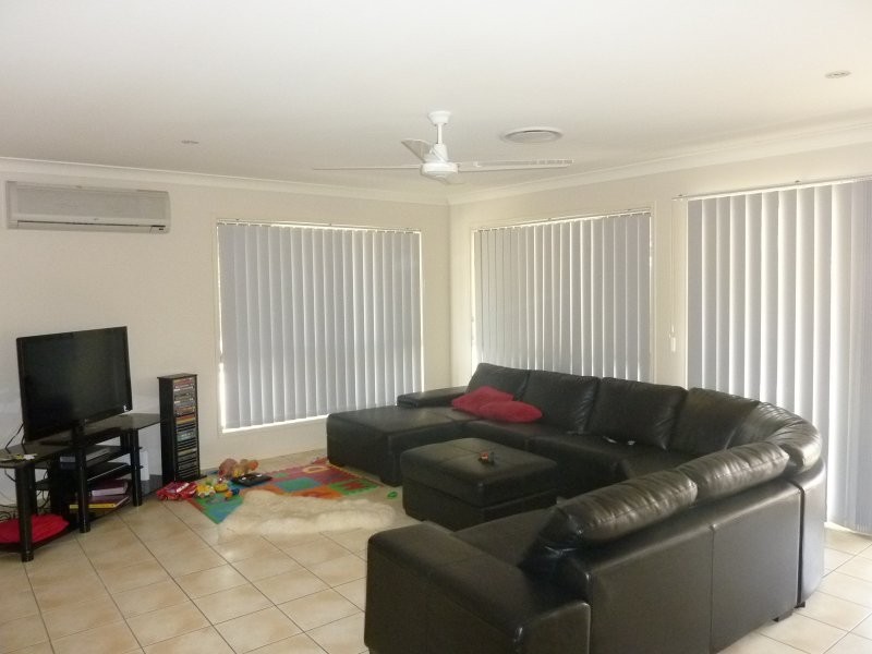 4 Dew Close, Springfield Lakes QLD 4300