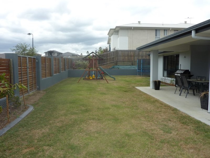 2 Patricius Place, Augustine Heights QLD 4300