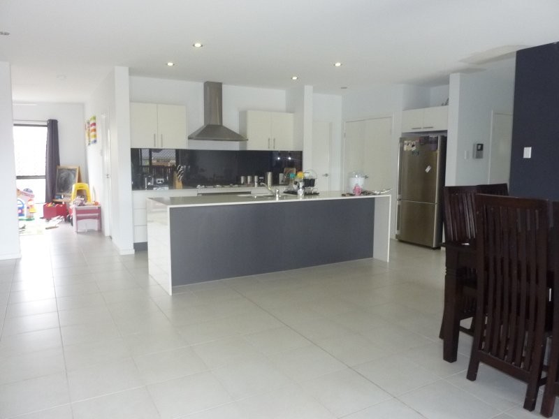 2 Patricius Place, Augustine Heights QLD 4300