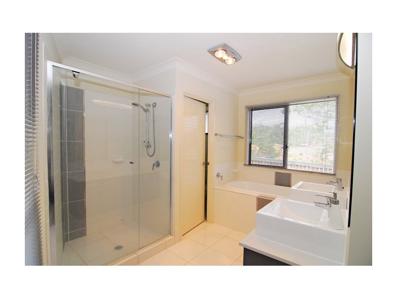 5 Hyde Avenue, Springfield Lakes QLD 4300