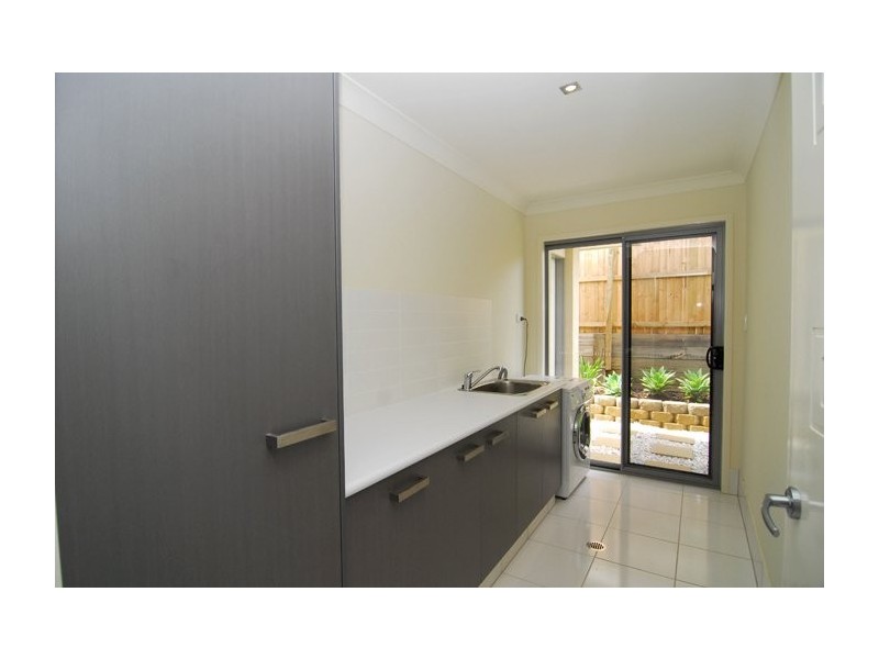 5 Hyde Avenue, Springfield Lakes QLD 4300