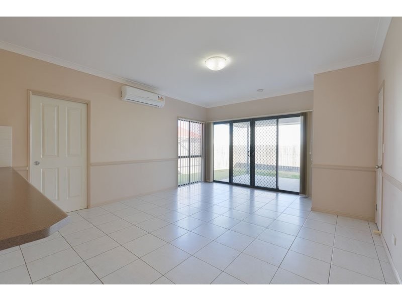 8 Sailboat Way, Springfield Lakes QLD 4300