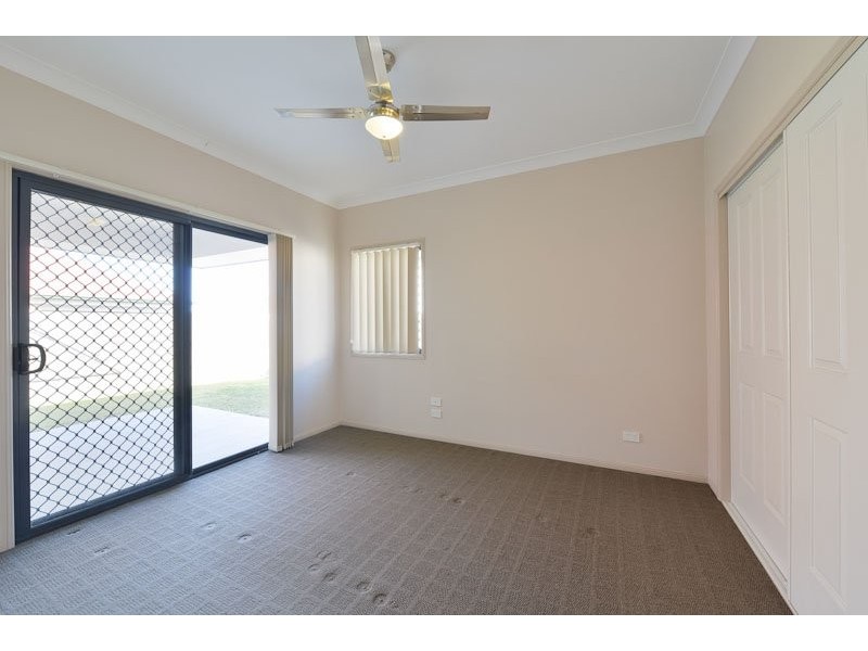 8 Sailboat Way, Springfield Lakes QLD 4300
