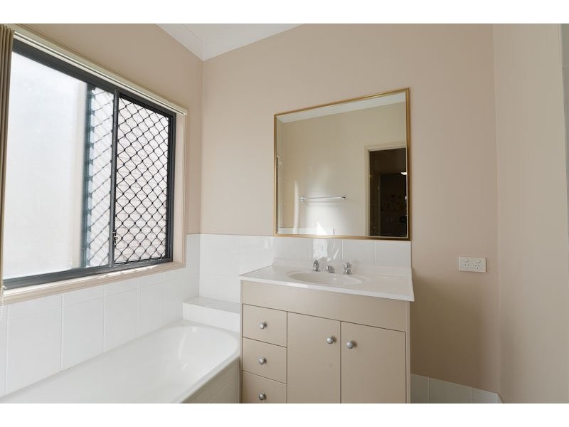 8 Sailboat Way, Springfield Lakes QLD 4300