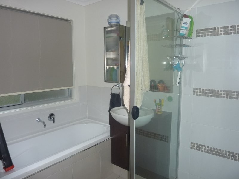 60 Bathersby Cresent, Augustine Heights QLD 4300