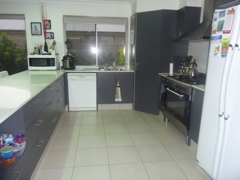 60 Bathersby Cresent, Augustine Heights QLD 4300