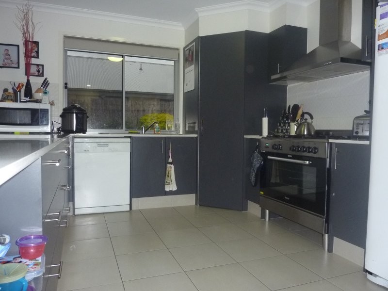 60 Bathersby Cresent, Augustine Heights QLD 4300