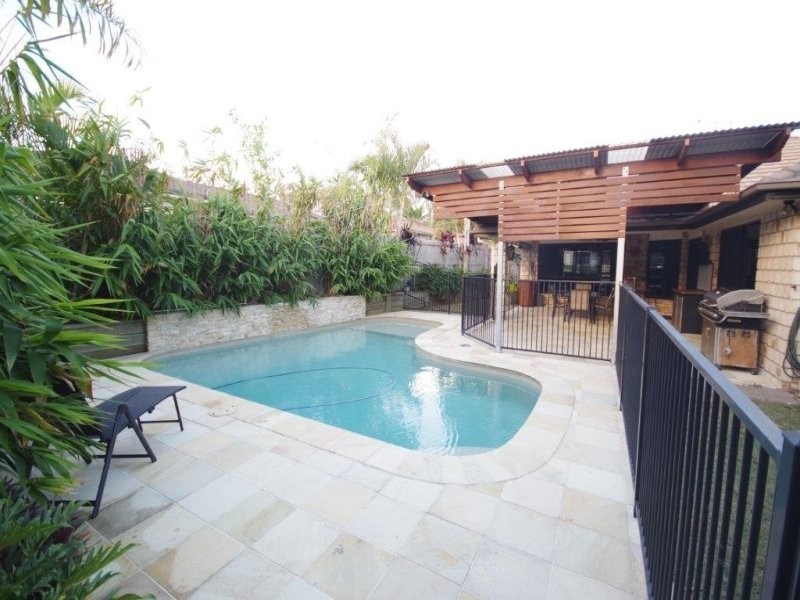 8 Dennis Close, Calamvale QLD 4116