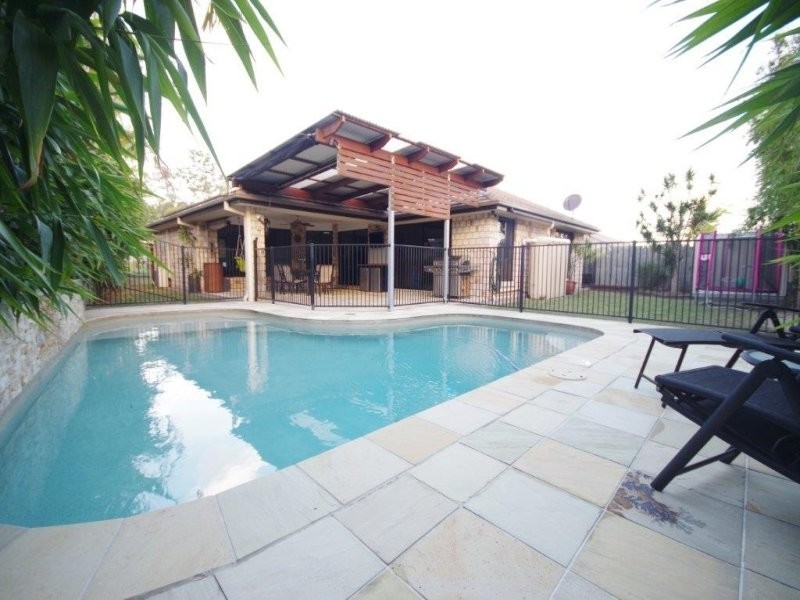 8 Dennis Close, Calamvale QLD 4116