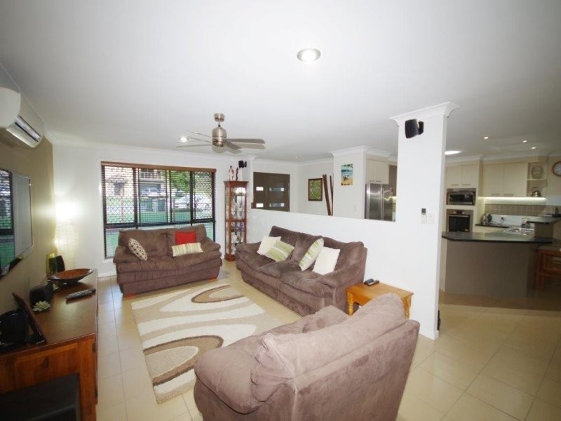 8 Dennis Close, Calamvale QLD 4116