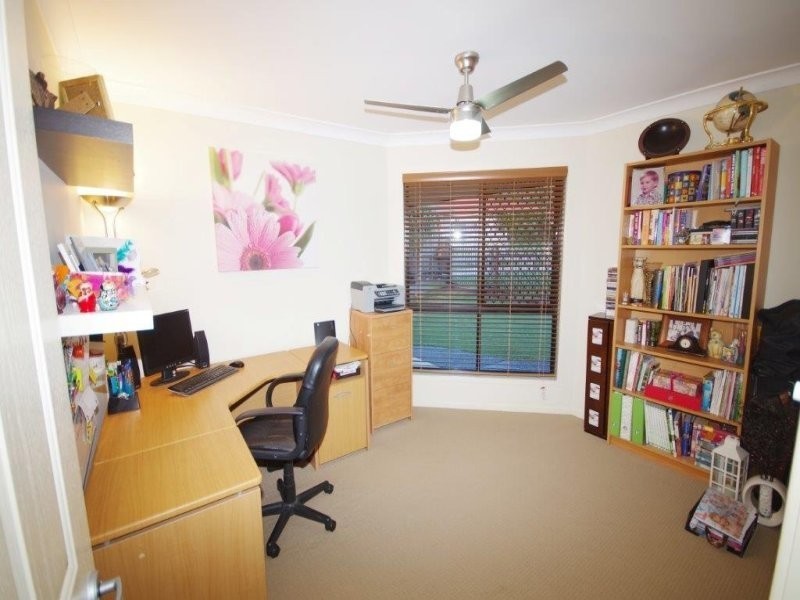 8 Dennis Close, Calamvale QLD 4116