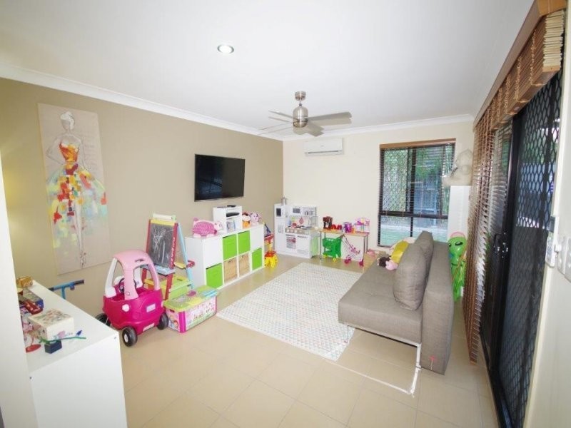 8 Dennis Close, Calamvale QLD 4116