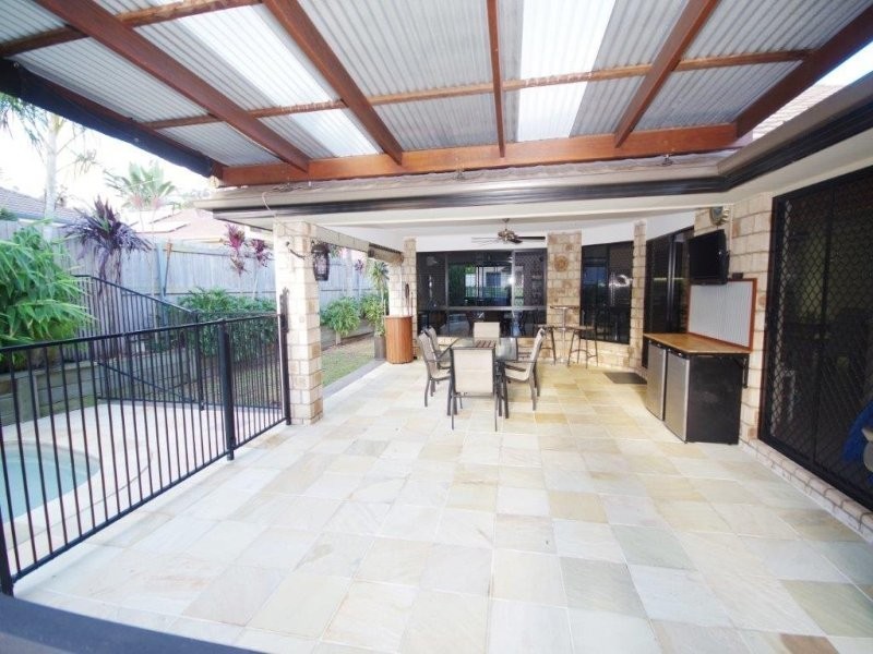 8 Dennis Close, Calamvale QLD 4116