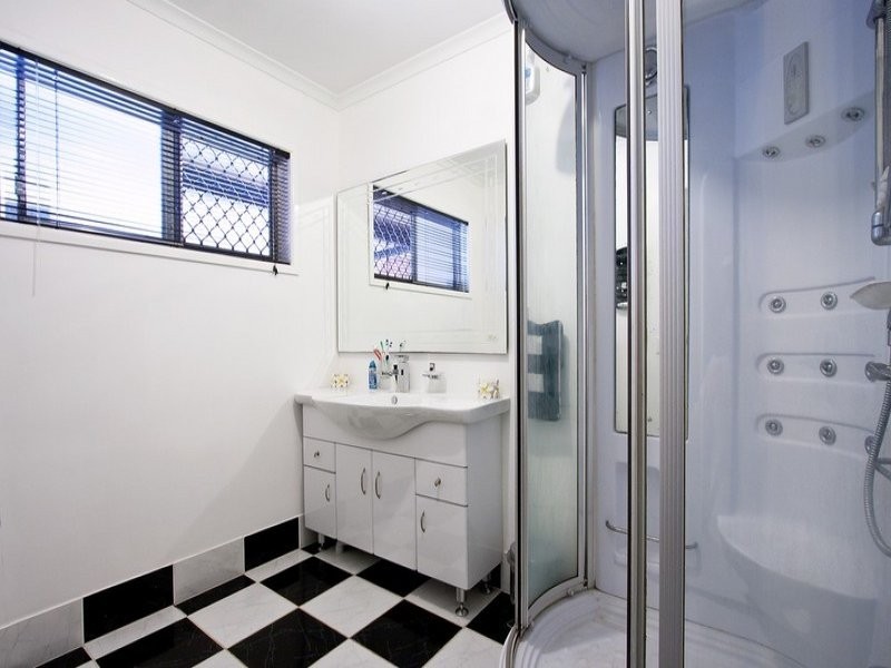 10 Raelene Terrace, Springwood QLD 4127