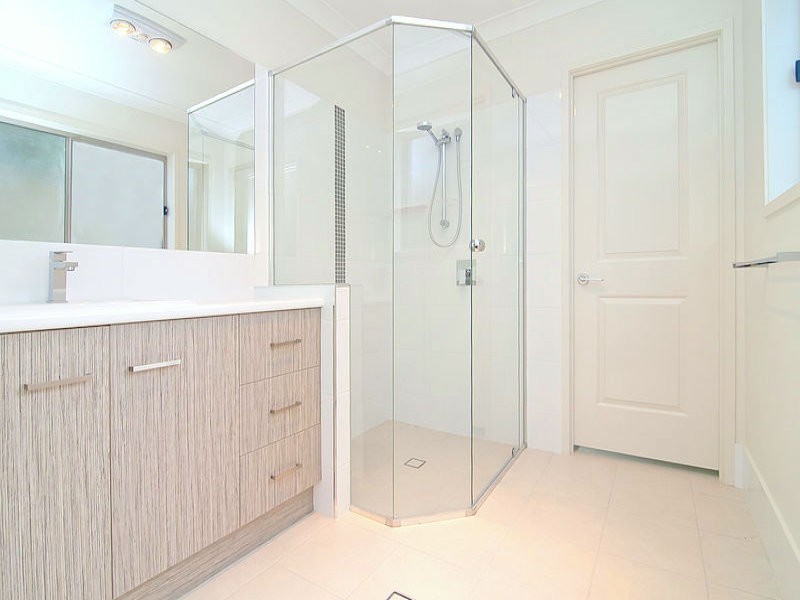 15 Baxton Place, Shailer Park QLD 4128